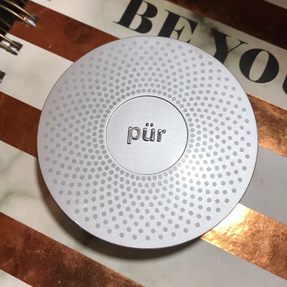 Pür compact foundation